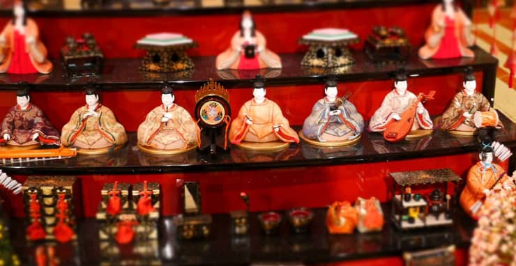 hinamatsuri display