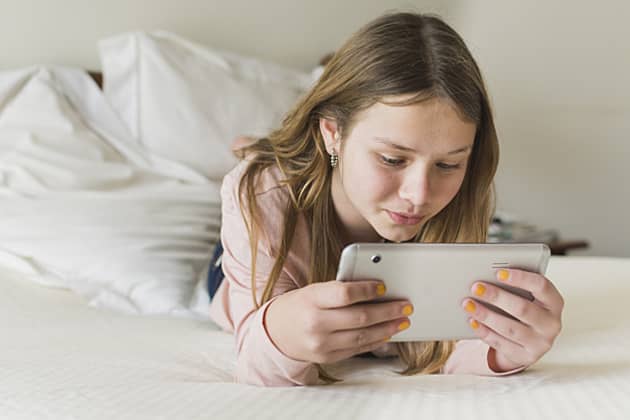 When Should You Give Your Child a Phone? - Twinkl
