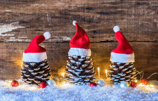 34 Ideias de decorações de Natal para escola - Aluno On  Artesanato de  natal, Ideias de decoração de natal, Casa do papai noel