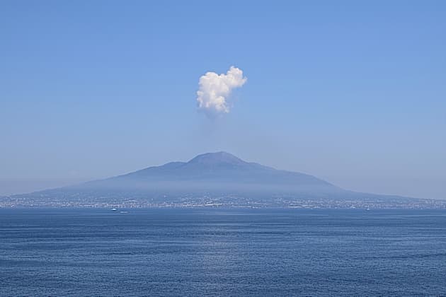 Top 10 Facts about Mount Vesuvius for Kids - Twinkl Homework Help