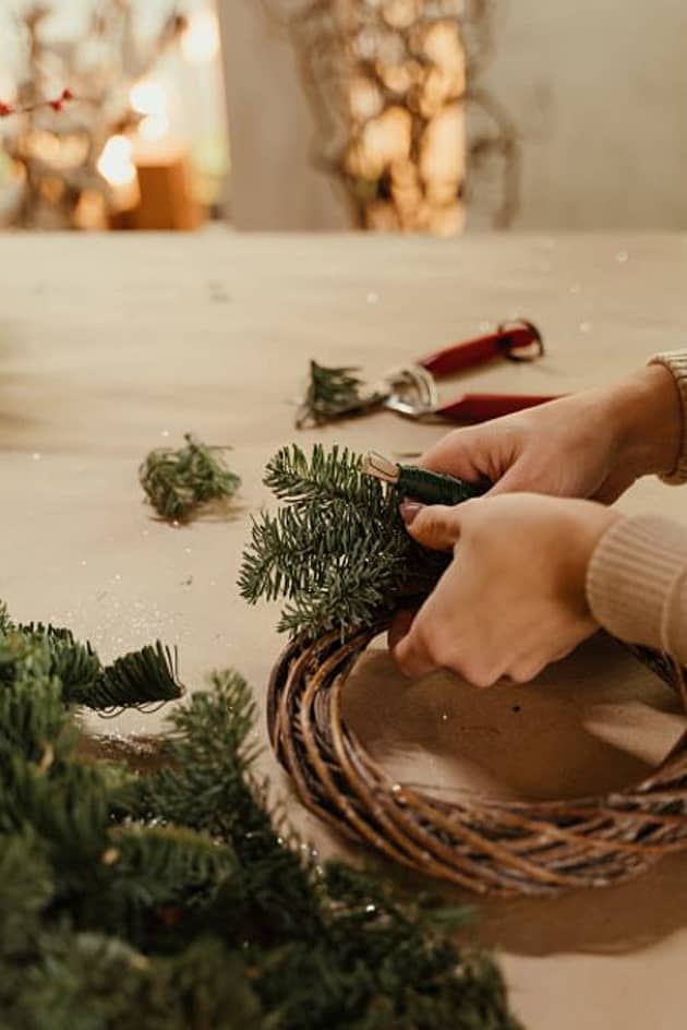 How to Make a Foraged Christmas Wreath Twinkl